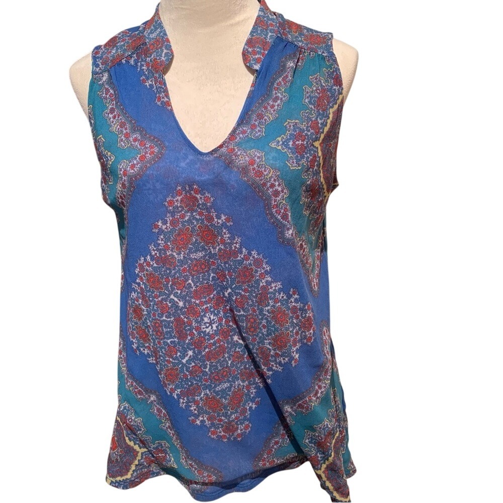 NEW YORK & CO-Sweet Pea, blue floral high/low top. Size M.